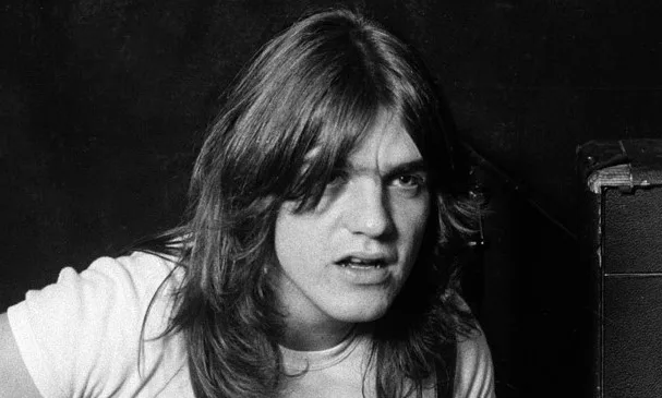 Malcom Young muere a los 64